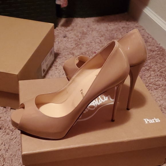 Christian Louboutin red bottom pumps - Picture 7 of 7